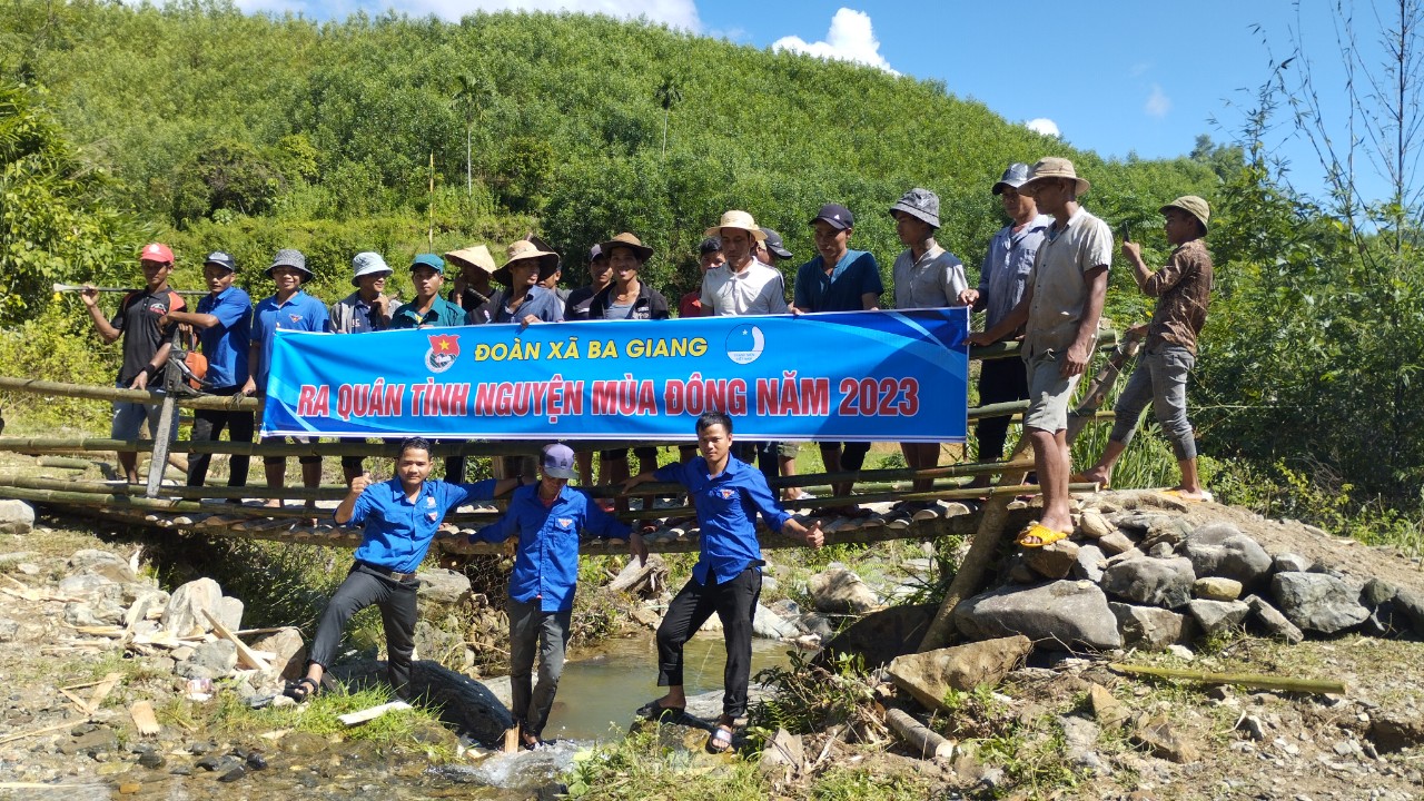 Màu áo xanh tình nguyện trên núi rừng Gò Khôn - Ba Giang